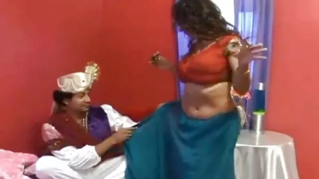 भाड़ में रूसी और छेद दोनों में रूसी लड़की