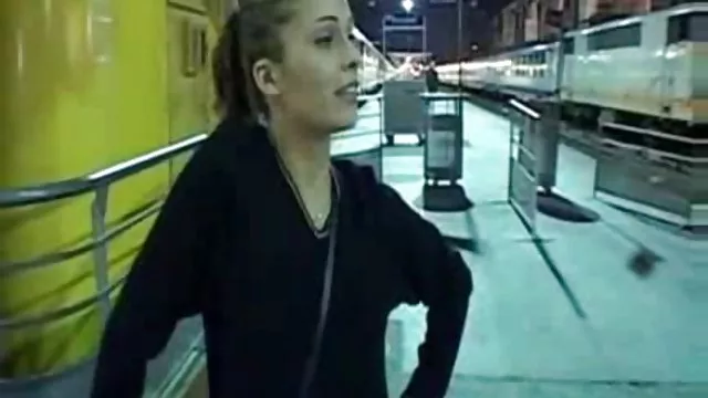 अविश्वसनीय रूप से लचीला और सेक्सी Irene