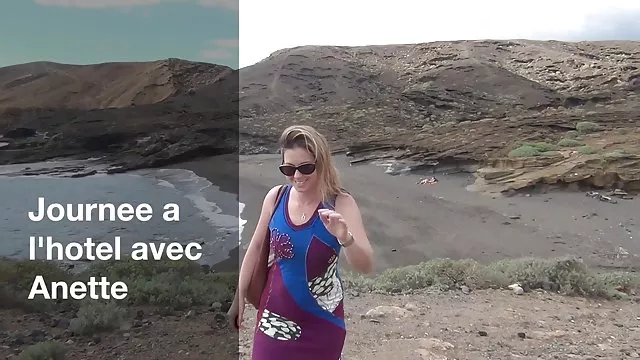दो गर्म चूजों को डिल्डो द्वारा खोदा जाता है