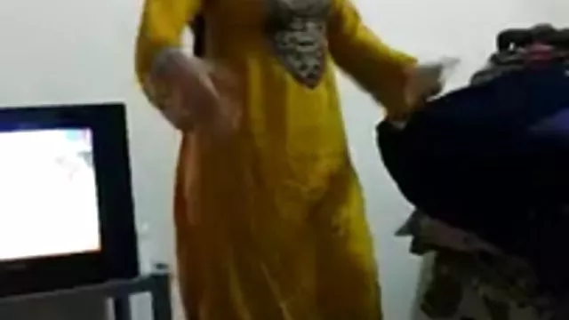 सोन्या को एक गहरी गुदा मिलती है