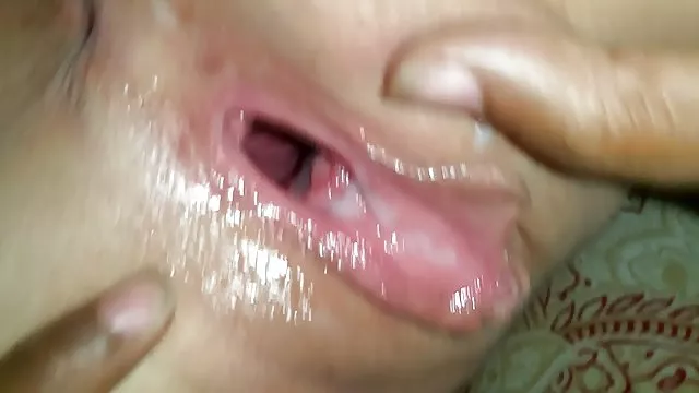 एक पेडीक्योर के बाद उंगलियों और एड़ी को चाटा