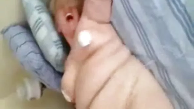बड़े स्तन के साथ रेड इंडियन एक आदमी fucks