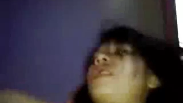 एक युवा प्रेमिका से एक scythe के साथ blowjob