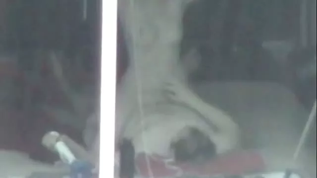 पुरानी योनी उसकी आधिकारिक स्थिति का उपयोग करती है