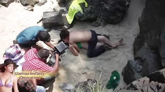 उन्होंने एक आदमी को मेज से बांध दिया, उसे पीटा और उसे चोदने के लिए बनाया