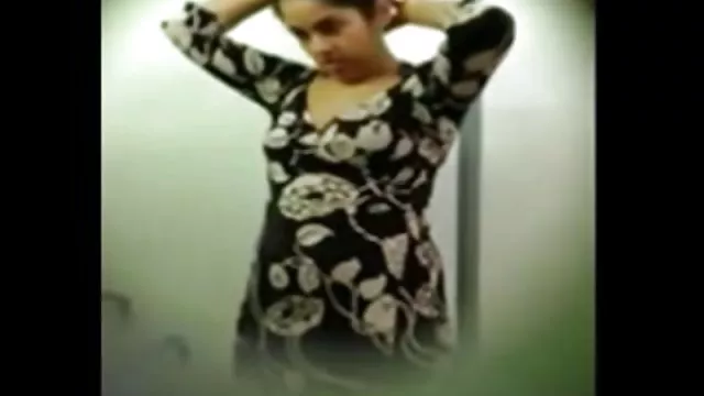 एशियाई बड़ा डिक निगलने की कोशिश करता है