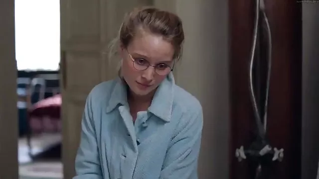 रूसी ग्लैमरस वेश्या के चेहरे पर blowjob और सह