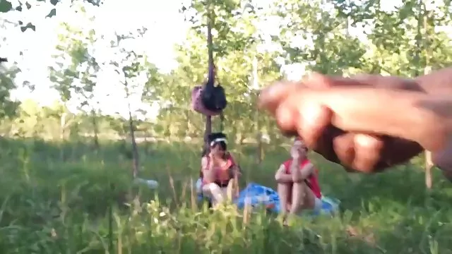 हिडन कैमरा महिला शावर को शूट करता है