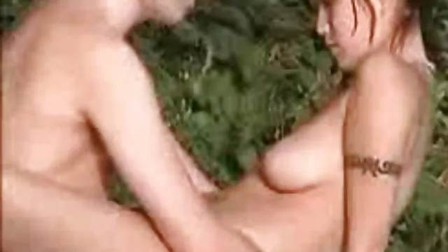 मैंने फर्श लैंप से एक दोस्त को गधे के पैर में डाल दिया