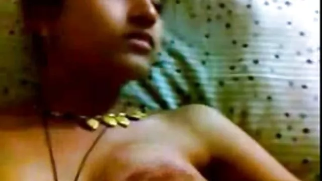 वह एक सदस्य पर बैठ जाती है