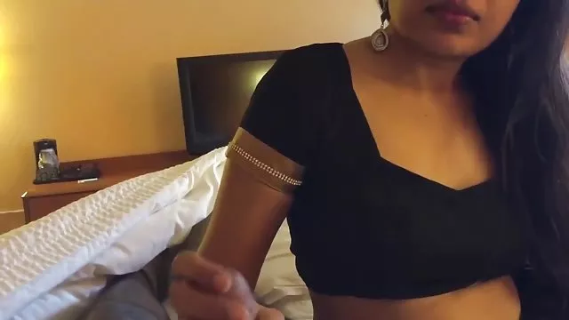 पेशाब करने के लिए एक एकांत स्थान मिला