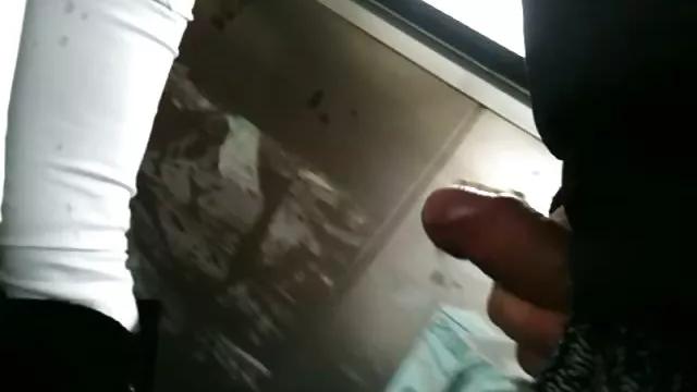 लड़की चार्ज करने के बजाय सेक्स करना चाहती थी