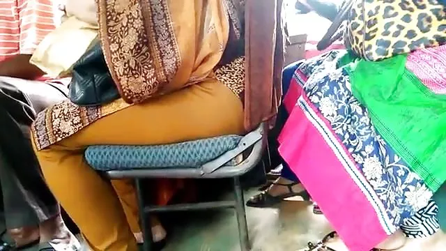 एक सदस्य पर बैठी पत्नी एक वीडियो बनाना चाहती थी और कैमरे को चालू कर दिया