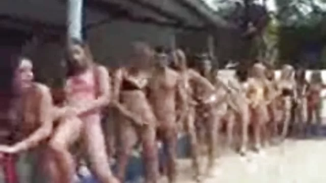 दोस्त के साथ दोस्त अपनी पत्नी को कैंसर के साथ खींचता है