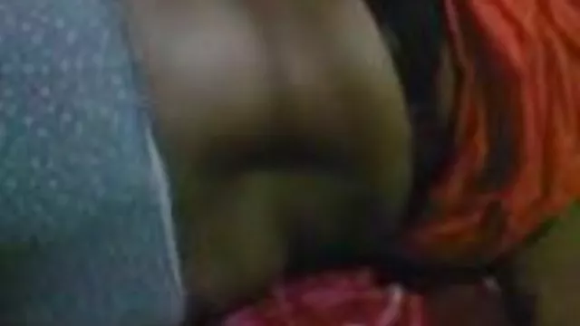 मोटी औरत पेंटीहोज में छेद के माध्यम से गुदा fisting हो जाता है