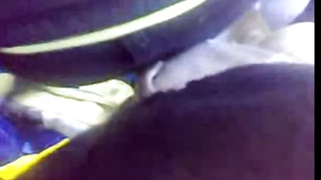 शर्मीली लड़की ने मालिश की और चूत फट गई