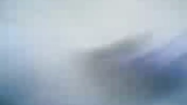 स्कीनी कुतिया सोफे पर गधे में किसी न किसी के पास है