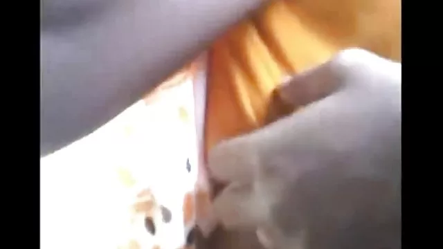 रेडहेड को गधे में बग़ल में दिया गया था