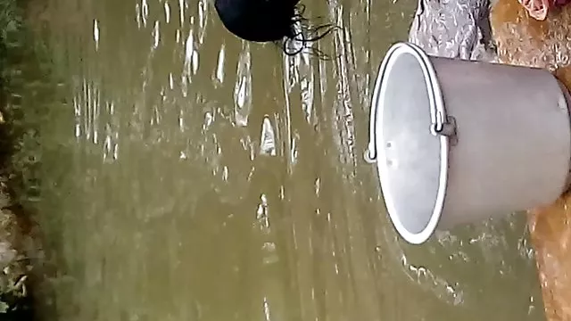 अपनी पत्नी को एक वाइब्रेटर के साथ कृपया