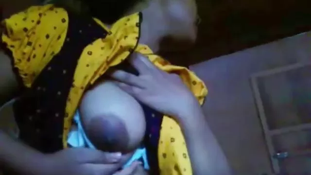 छात्र कलाकार परिपक्व मॉडल और उसके मुंह में cums fucks