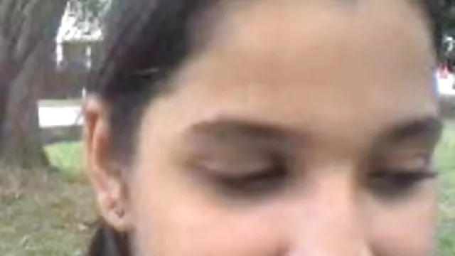 गाइ ने एक गर्लफ्रेंड को चोदा और उसकी तंग चूत में चुदाई की