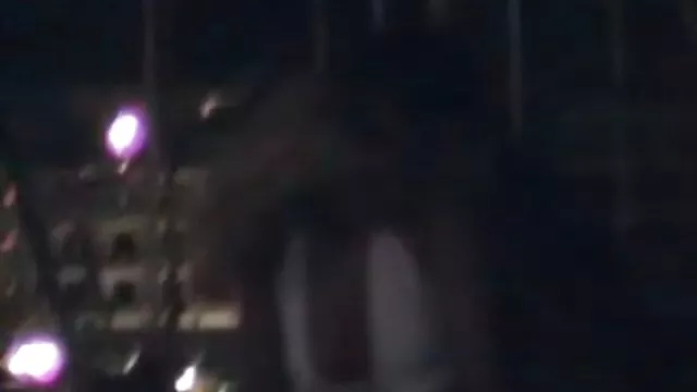 चंचल जवान लड़की नंगी