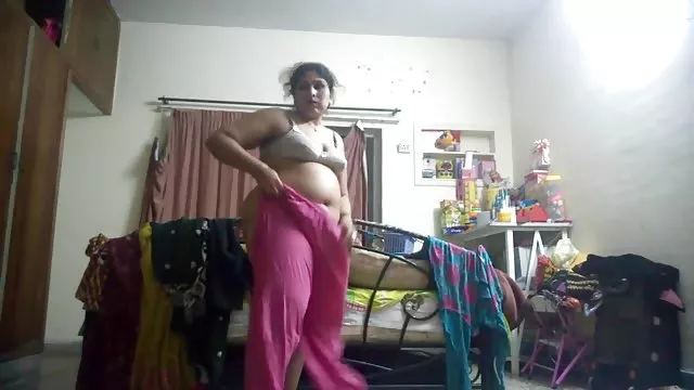 सुंदर वीका ने अपनी प्रेमिका के साथ अपना कौमार्य खो दिया
