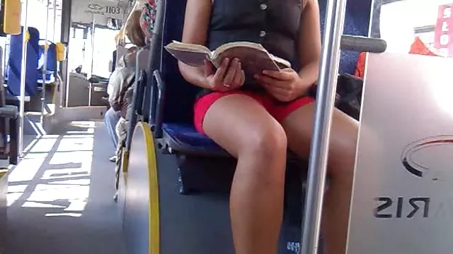 रेडहेड चिक और उसके bespectacled प्रेमी को एक हॉट फिल्म के लिए आमंत्रित किया गया था