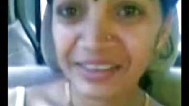 चड्डी ने काले बालों वाली महिला पर विजय प्राप्त की