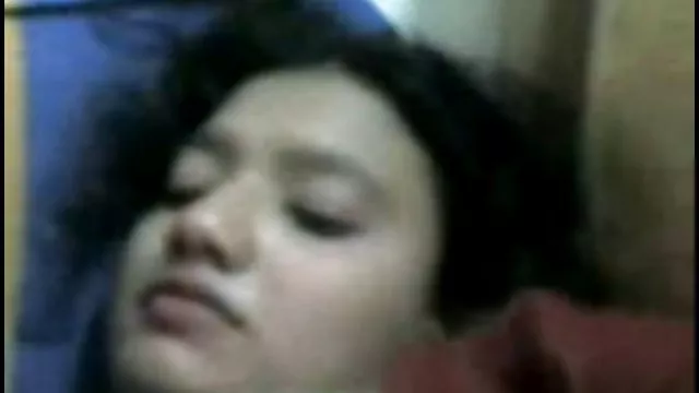एक नंगा नाच के बाद मालिश करने वाले अंडे पर बिल्ली से बाहर निचोड़ा हुआ