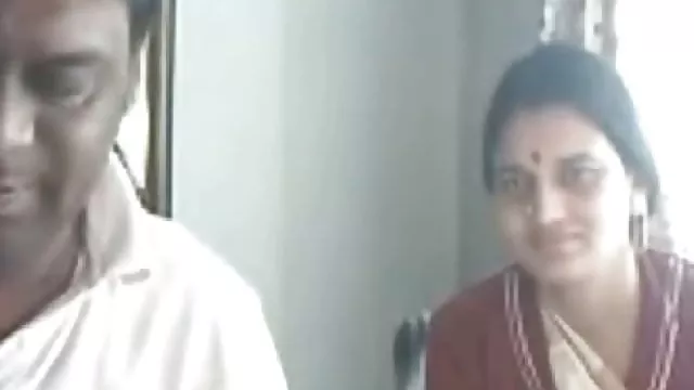 सनकी माँ ने उस मोटी औरत की गांड मारी और गांड पर खत्म किया