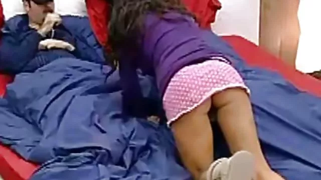 Tanned बुजुर्ग गोरा के साथ कठिन गुदा मैथुन