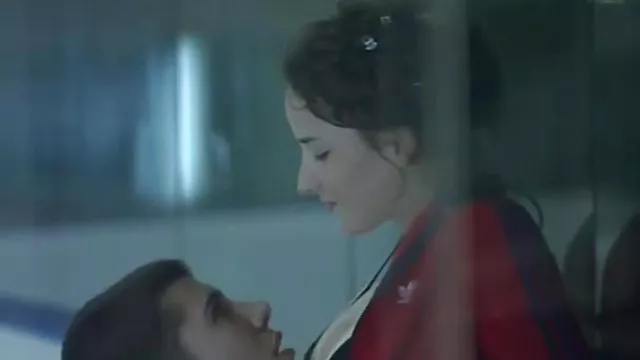 परिपक्व निपल दो युवा आबनूस के साथ fucks