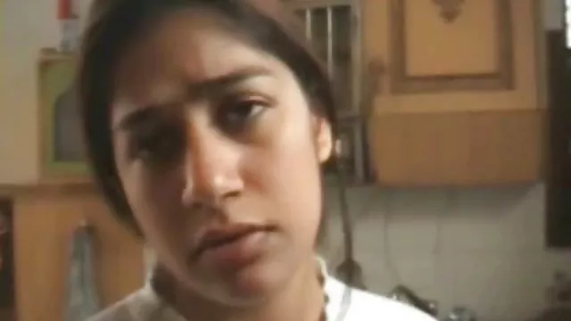 एक हंसमुख पत्नी गोरा के साथ घर का बना
