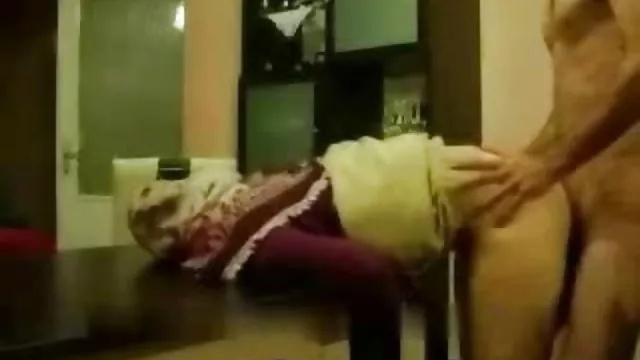 शादीशुदा महिला के साथ नहाने में गैंगरेप