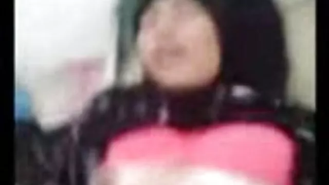स्पोर्ट्स मैन ने एक बिल्ली की पतली प्रेमिका विकसित की है