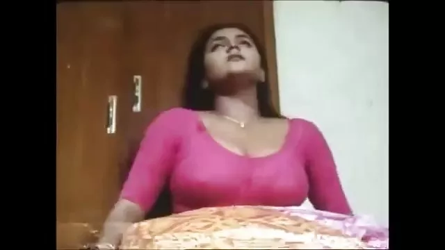 यह निर्णय लेते हुए कि उसकी पत्नी चुदाई और चुदाई के लिए सेक्स देना चाहती है