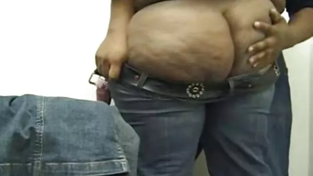 लाल पैंटी उसके लिए बहुत हैं