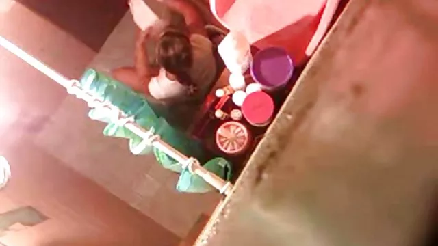 समलैंगिक बिल्ली फिटनेस पर मरोड़ते
