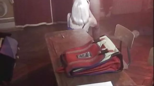 शैंपेनसोई पर निप्पल को आमंत्रित किया और उसी समय गड़बड़ किया